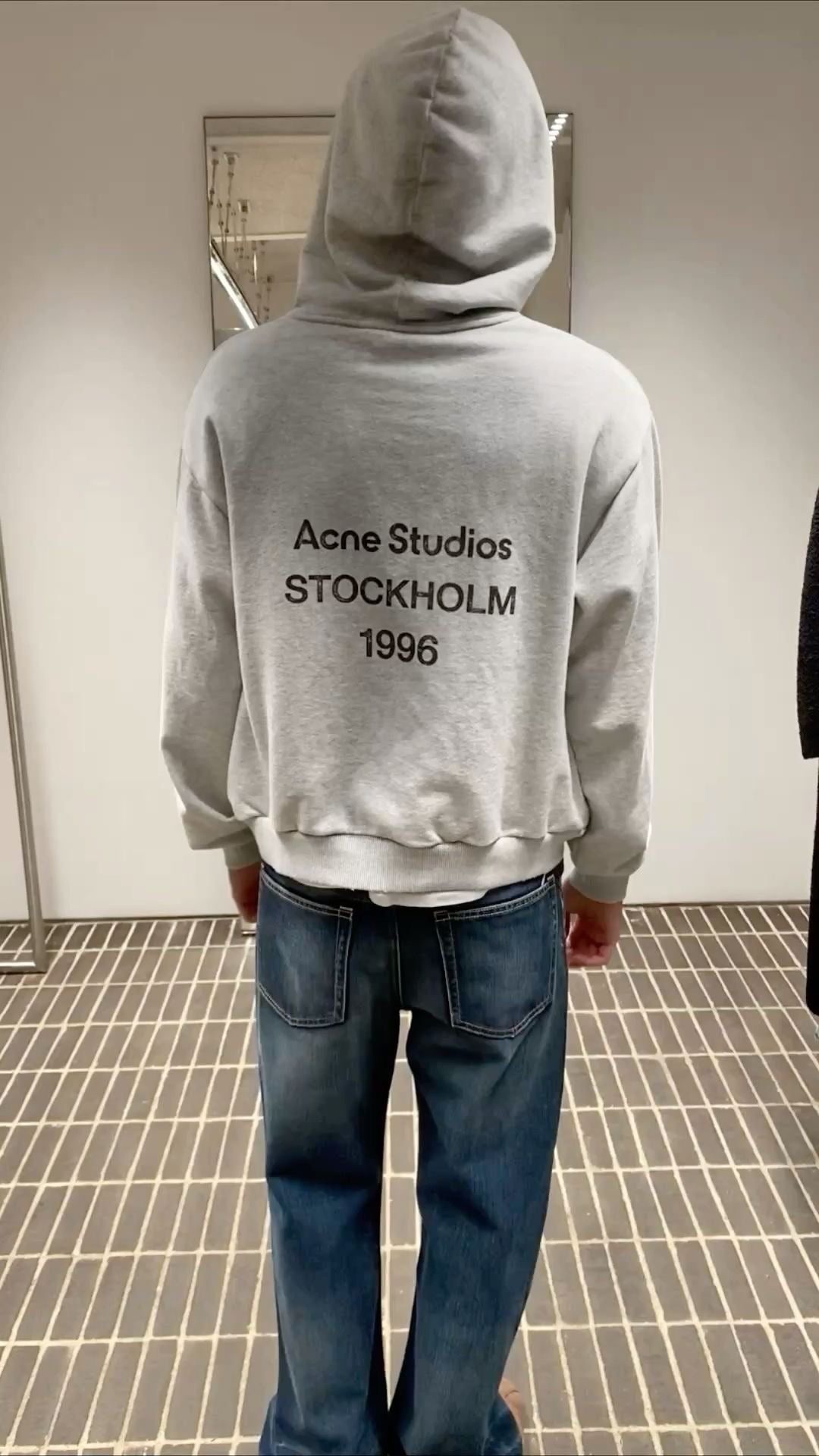 SWEATERS & HOODIES